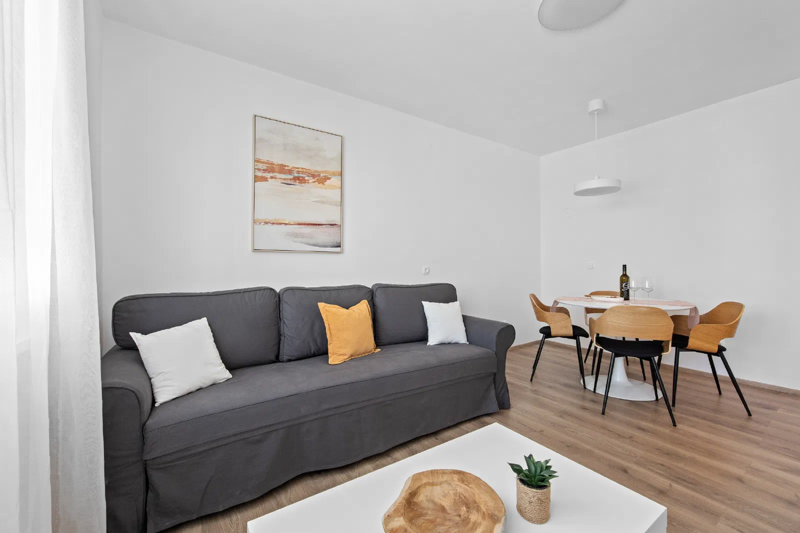 Jellyfish apartman, dnevni boravak i blagovaonica